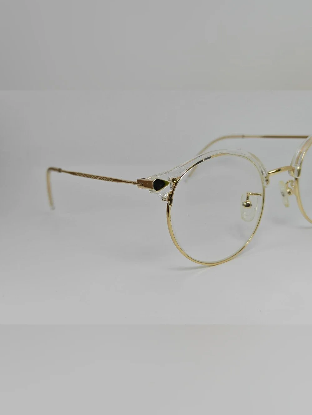 Moon River. Elegant. Round Gold Metal Frame Glasses. Details.
